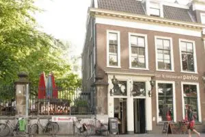 voorkant cafe Pavlov